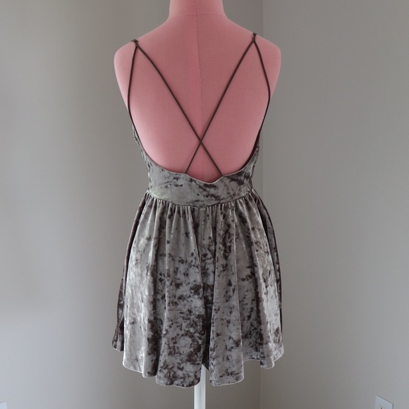 *LAST ONE* UO Silence+Noise Vanessa Velvet Romper - Picture 5 of 8